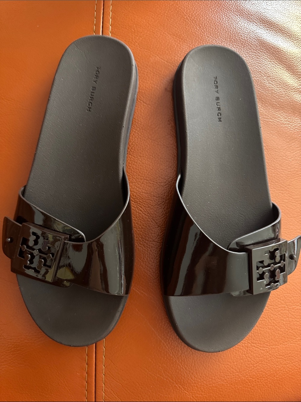 Tory Burch Dark Brown Logo Gloss Mellow Slide Sandals - Picture 16 of 17